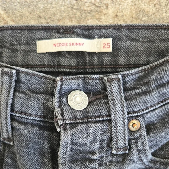 Levi's Washed Black Wedgie Skinny Jeans 25 - Picture 2 of 5